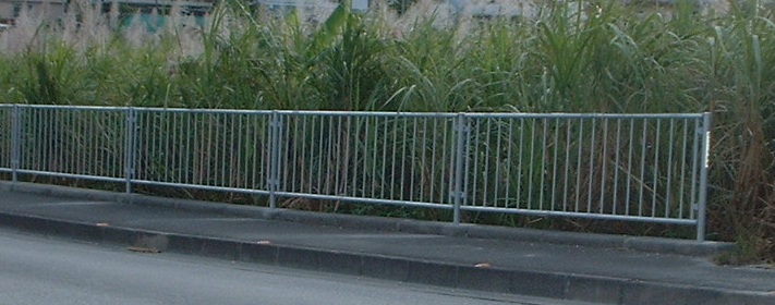全国各地の歩道用防護柵