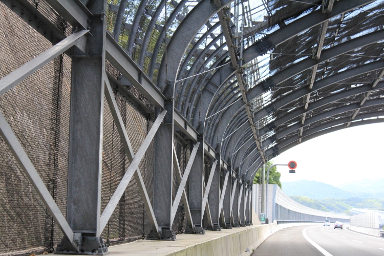 新名神高速道路シェルター