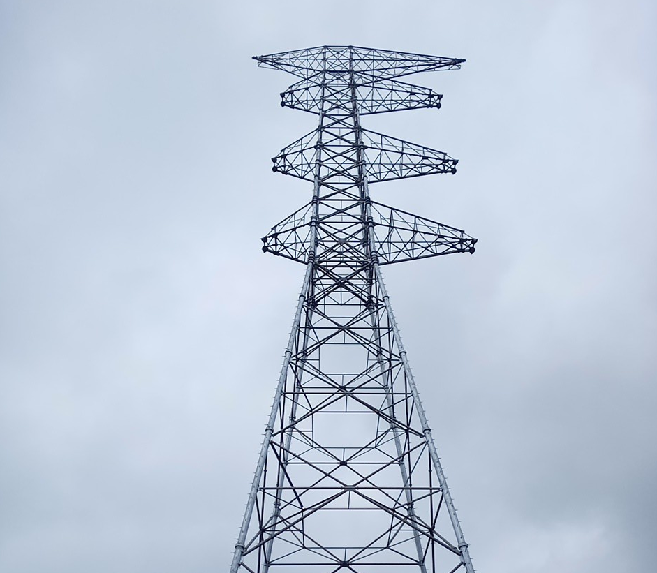 長寿命化を図る送電鉄塔