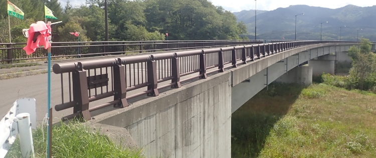 北海道各所にある鋼製高欄(後塗装)