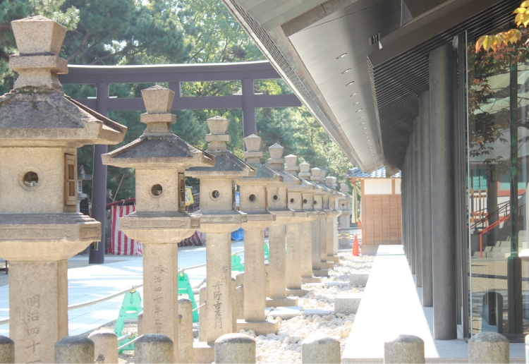 神社社務所の美化柱(D)